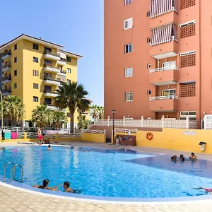 https://live-candelaria-carolina.adeje-hotels.com